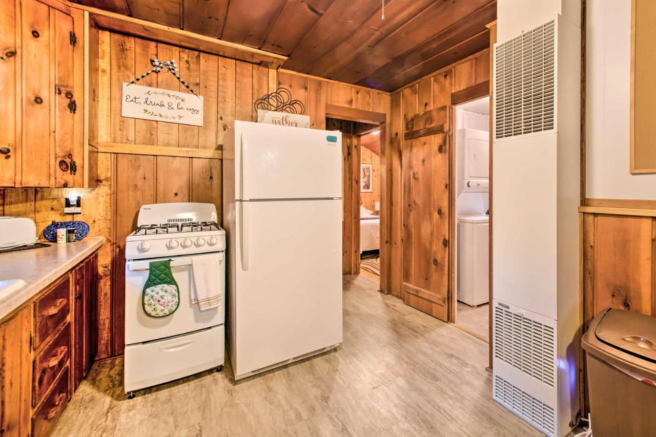 East Tawas Cabin With Deck, Backyard And Fire Pit! المظهر الخارجي الصورة