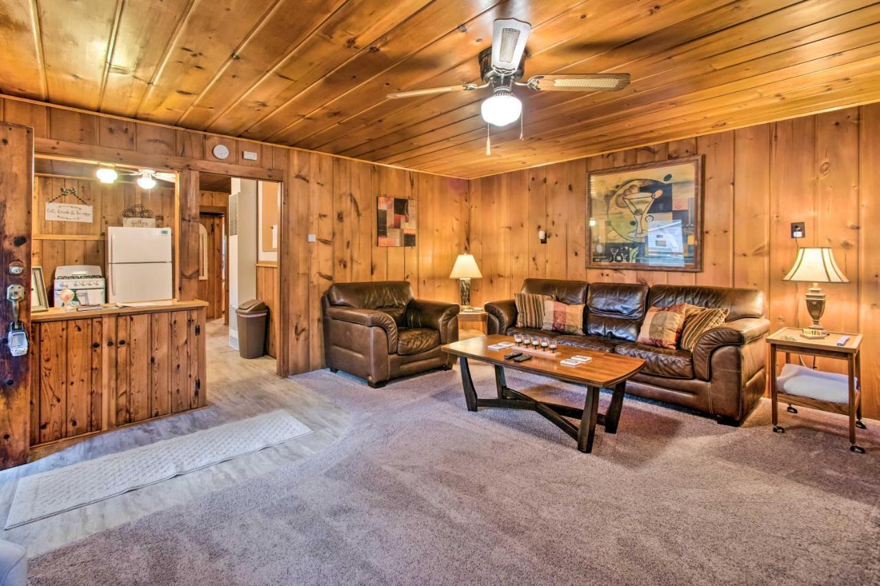 East Tawas Cabin With Deck, Backyard And Fire Pit! المظهر الخارجي الصورة