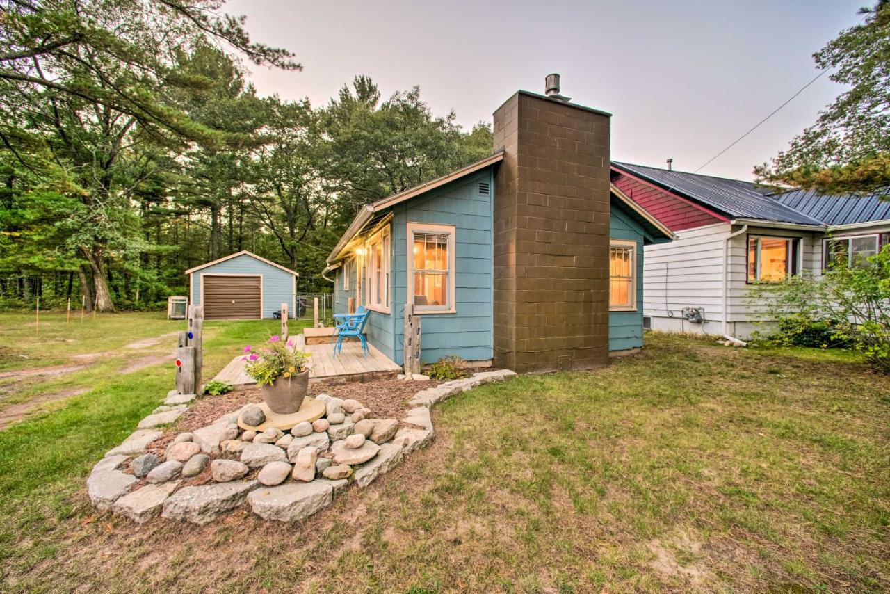 East Tawas Cabin With Deck, Backyard And Fire Pit! المظهر الخارجي الصورة